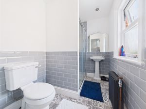 Ensuite- click for photo gallery